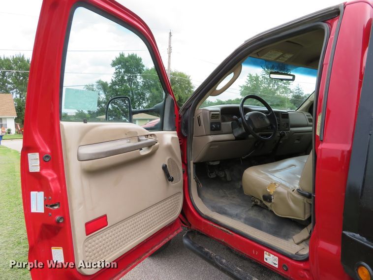 image for item DE8159 2004 Ford F550 Super Duty XL flatbed truck