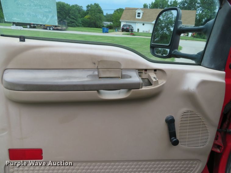 image for item DE8159 2004 Ford F550 Super Duty XL flatbed truck