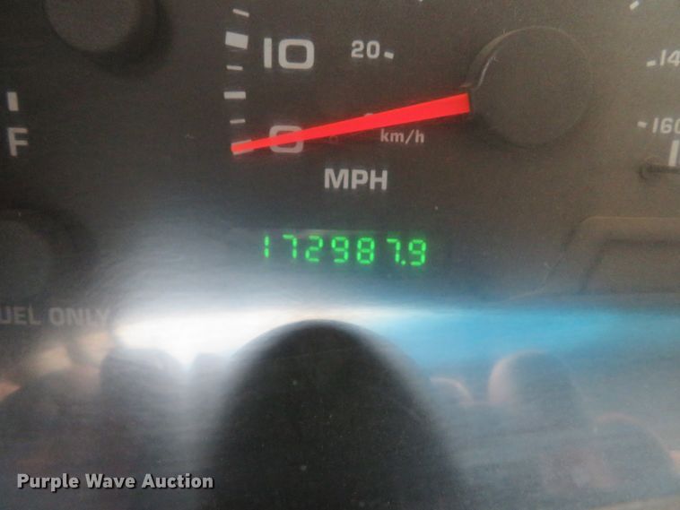 image for item DE8159 2004 Ford F550 Super Duty XL flatbed truck