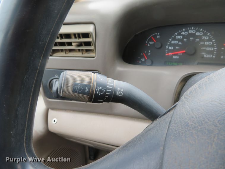 image for item DE8159 2004 Ford F550 Super Duty XL flatbed truck