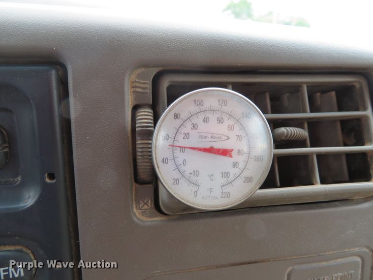 image for item DE8159 2004 Ford F550 Super Duty XL flatbed truck