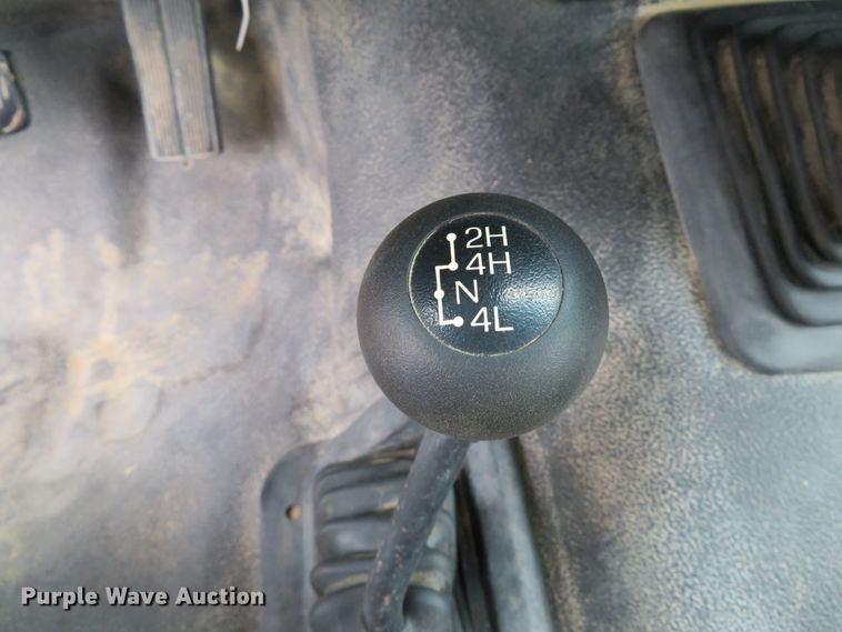 image for item DE8159 2004 Ford F550 Super Duty XL flatbed truck