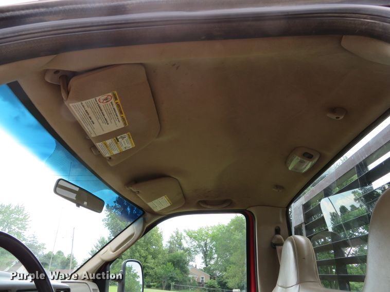 image for item DE8159 2004 Ford F550 Super Duty XL flatbed truck