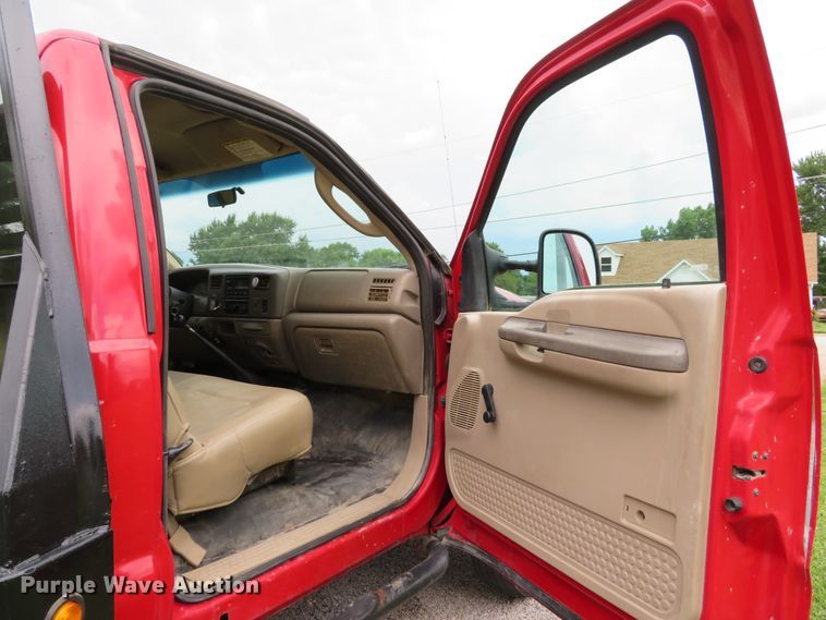 image for item DE8159 2004 Ford F550 Super Duty XL flatbed truck