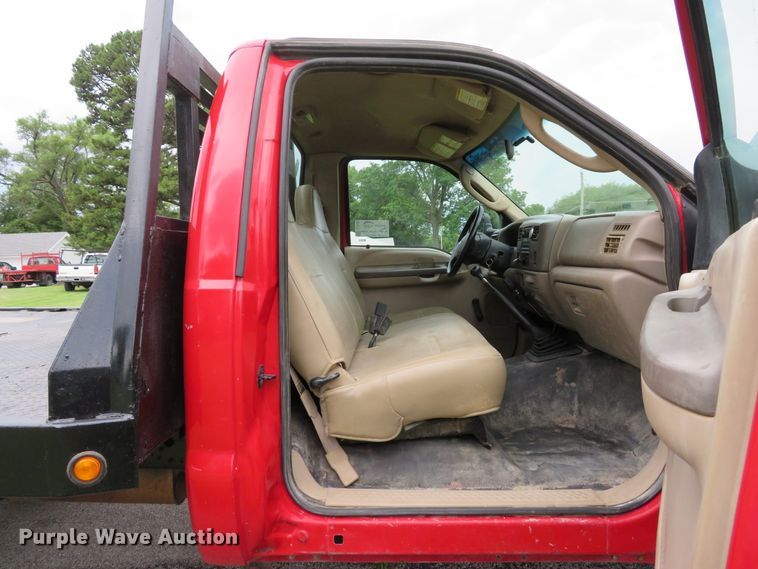 image for item DE8159 2004 Ford F550 Super Duty XL flatbed truck