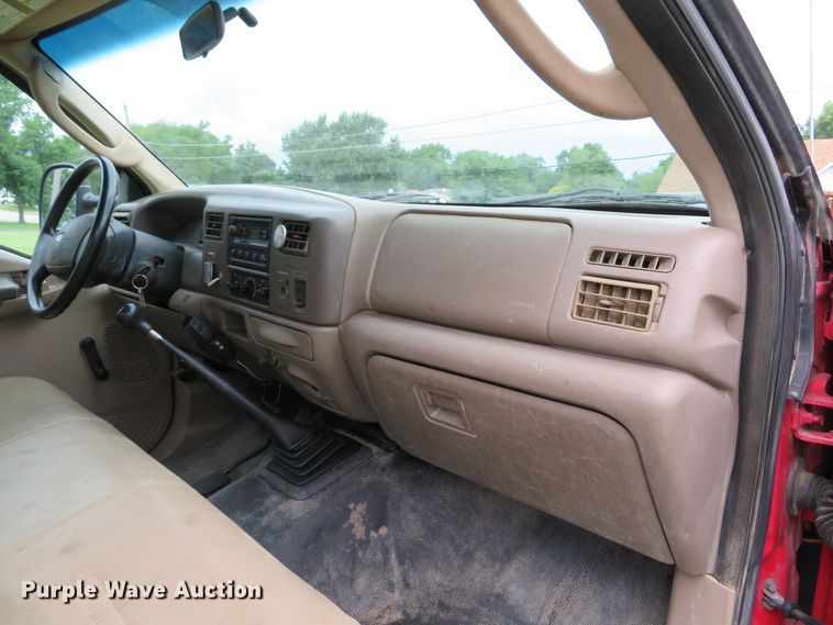 image for item DE8159 2004 Ford F550 Super Duty XL flatbed truck