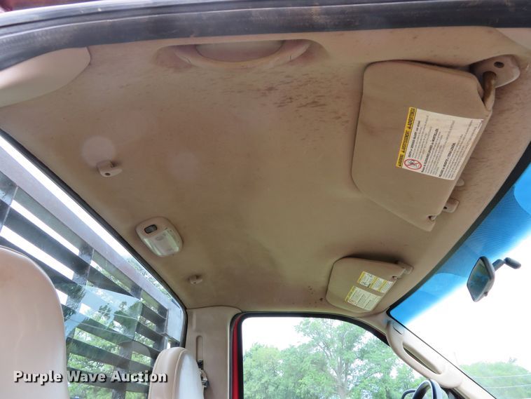 image for item DE8159 2004 Ford F550 Super Duty XL flatbed truck