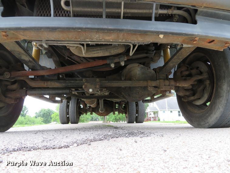 image for item DE8159 2004 Ford F550 Super Duty XL flatbed truck