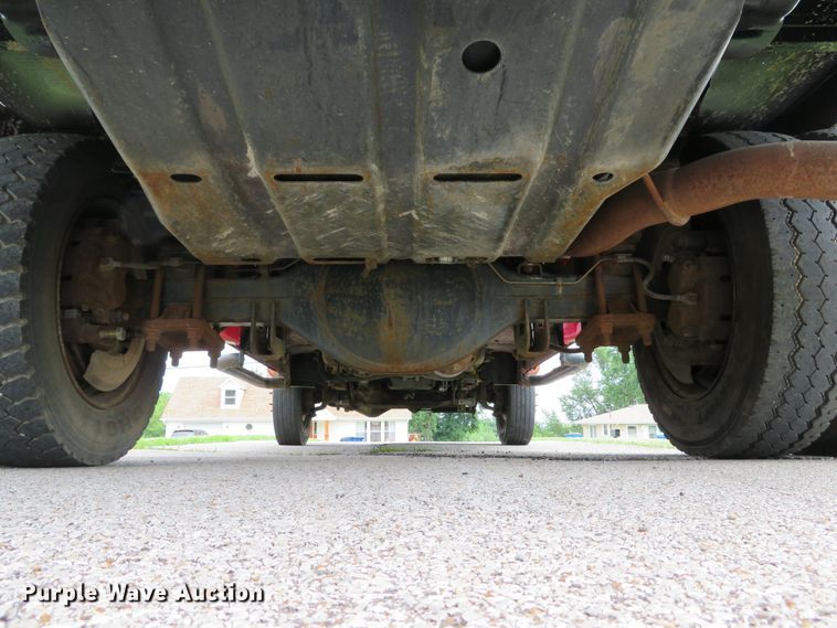 image for item DE8159 2004 Ford F550 Super Duty XL flatbed truck