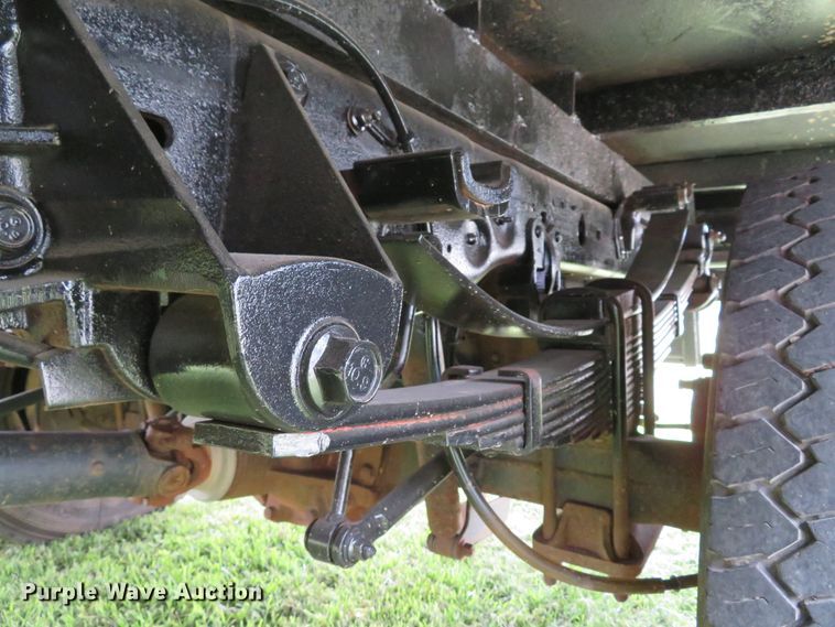 image for item DE8159 2004 Ford F550 Super Duty XL flatbed truck