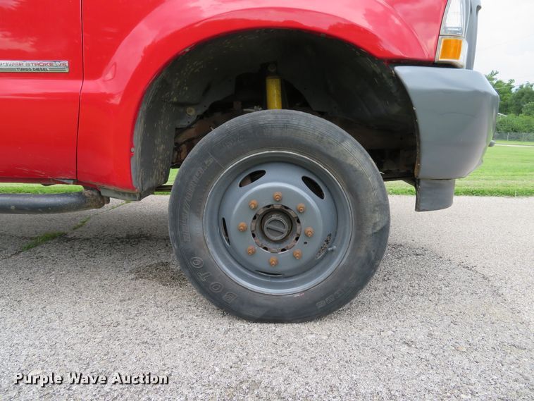 image for item DE8159 2004 Ford F550 Super Duty XL flatbed truck