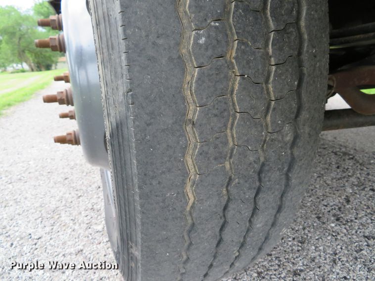 image for item DE8159 2004 Ford F550 Super Duty XL flatbed truck