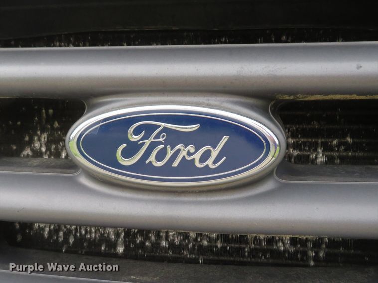 image for item DE8159 2004 Ford F550 Super Duty XL flatbed truck