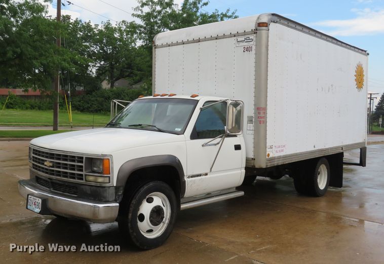 image for item DE8172 1992 Chevrolet C3500HD box truck