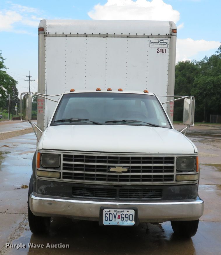 image for item DE8172 1992 Chevrolet C3500HD box truck