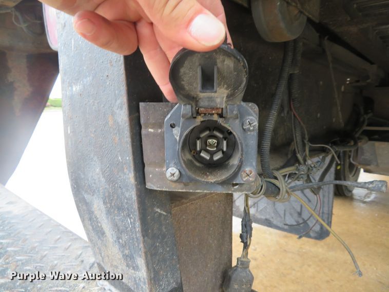 image for item DE8172 1992 Chevrolet C3500HD box truck