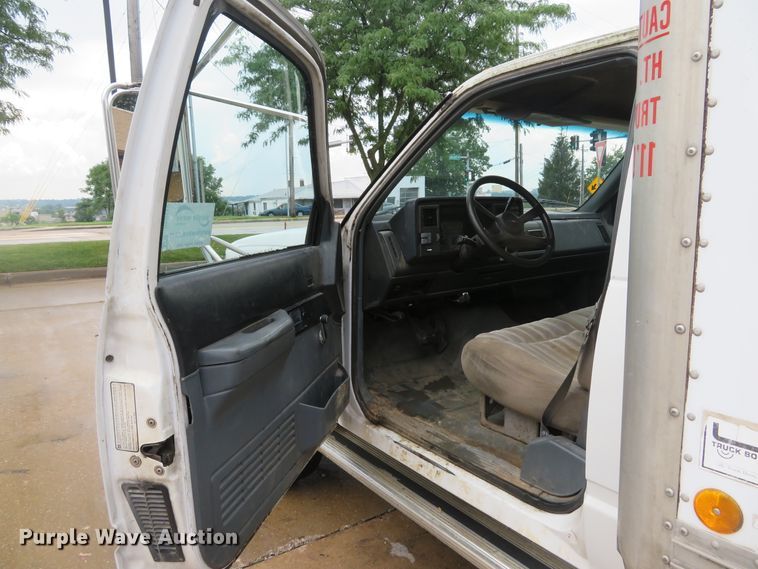 image for item DE8172 1992 Chevrolet C3500HD box truck