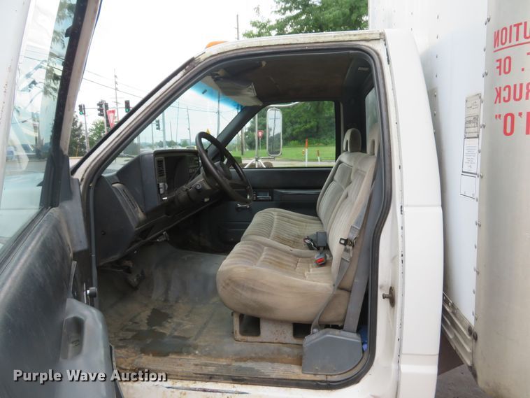image for item DE8172 1992 Chevrolet C3500HD box truck