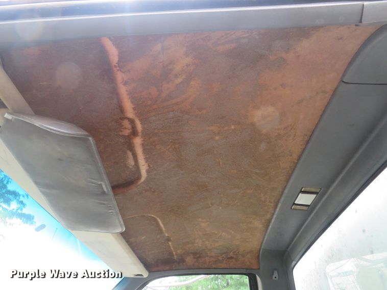 image for item DE8172 1992 Chevrolet C3500HD box truck