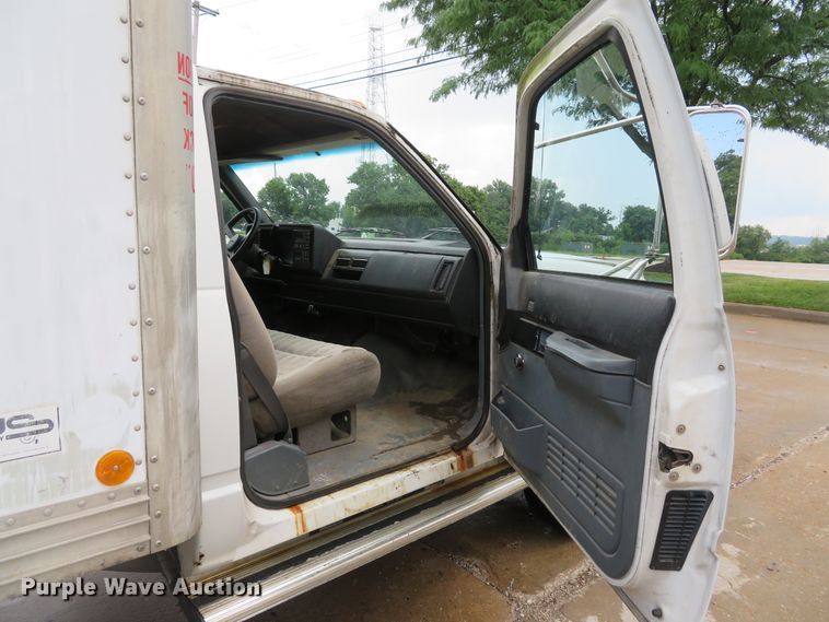 image for item DE8172 1992 Chevrolet C3500HD box truck