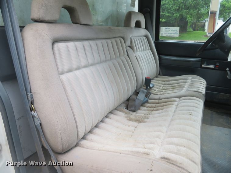 image for item DE8172 1992 Chevrolet C3500HD box truck