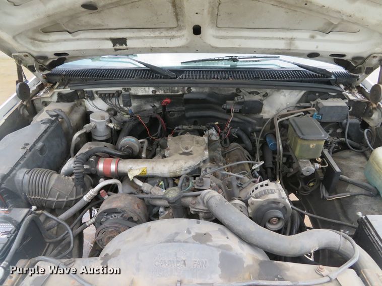 image for item DE8172 1992 Chevrolet C3500HD box truck