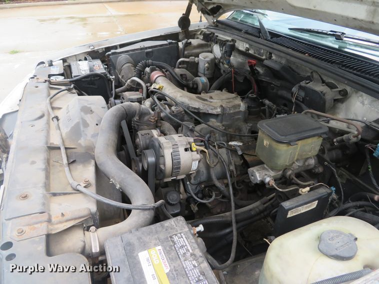 image for item DE8172 1992 Chevrolet C3500HD box truck