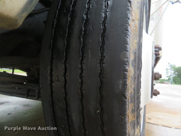 image for item DE8172 1992 Chevrolet C3500HD box truck