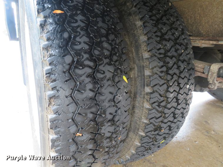 image for item DE8172 1992 Chevrolet C3500HD box truck