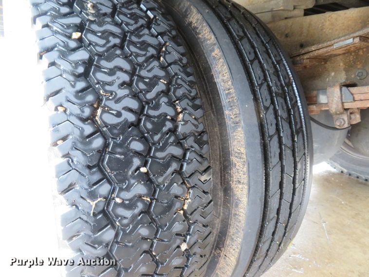 image for item DE8172 1992 Chevrolet C3500HD box truck