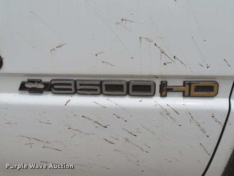image for item DE8172 1992 Chevrolet C3500HD box truck