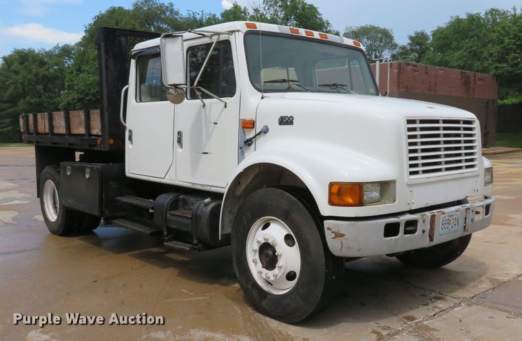 image for item DE8173 1998 International 4700 flatbed truck