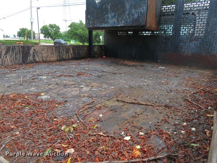 image for item DE8173 1998 International 4700 flatbed truck