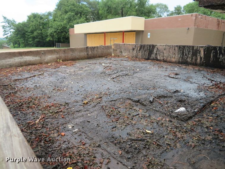 image for item DE8173 1998 International 4700 flatbed truck