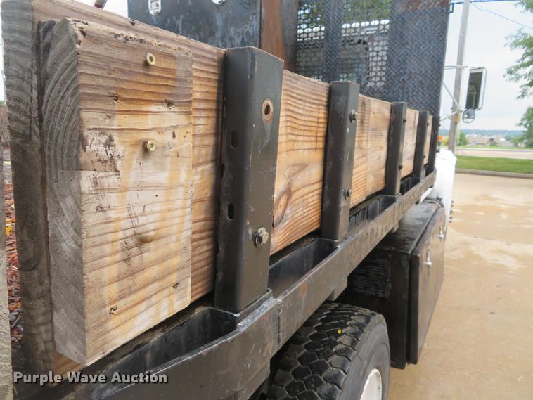 image for item DE8173 1998 International 4700 flatbed truck