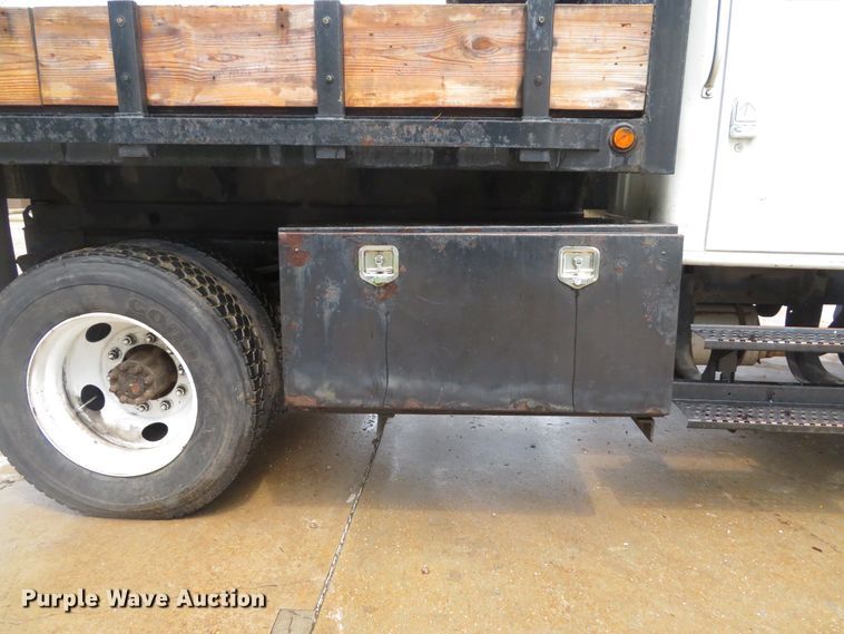 image for item DE8173 1998 International 4700 flatbed truck