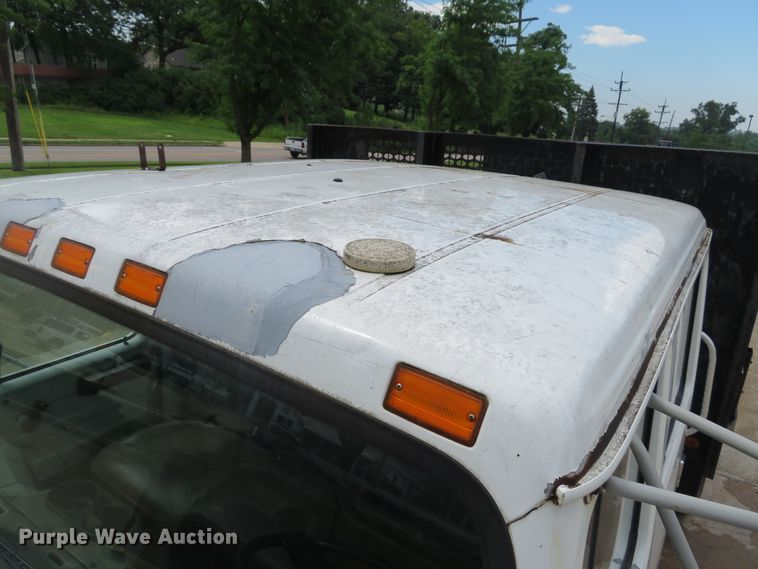 image for item DE8173 1998 International 4700 flatbed truck