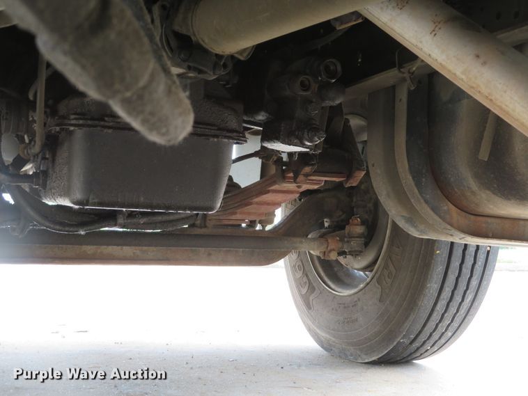 image for item DE8173 1998 International 4700 flatbed truck