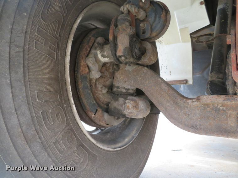 image for item DE8173 1998 International 4700 flatbed truck