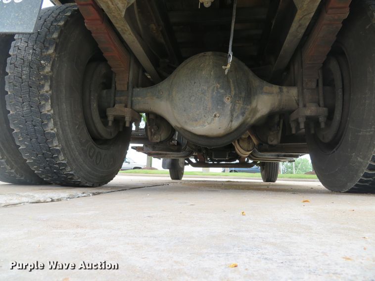 image for item DE8173 1998 International 4700 flatbed truck