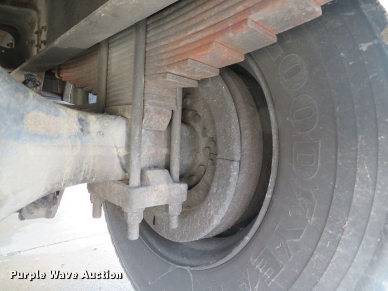 image for item DE8173 1998 International 4700 flatbed truck