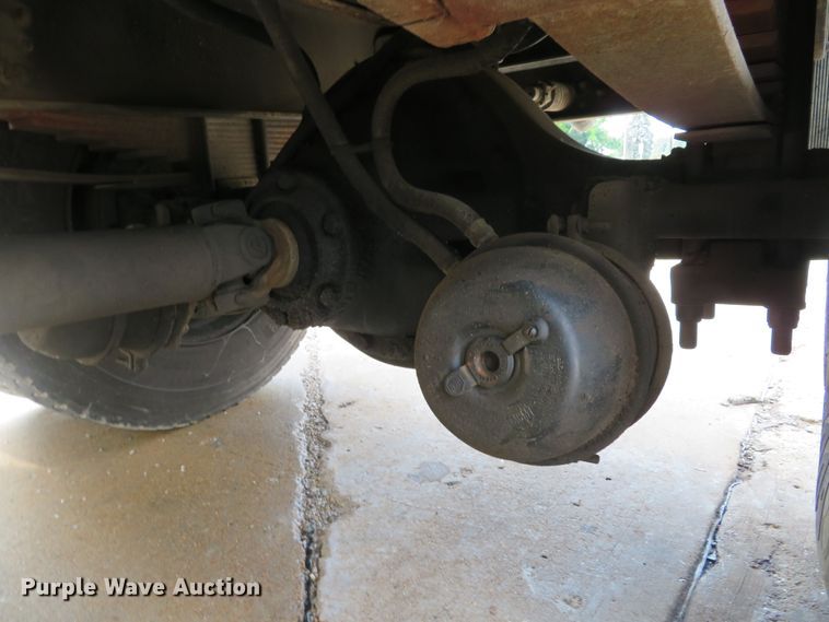 image for item DE8173 1998 International 4700 flatbed truck