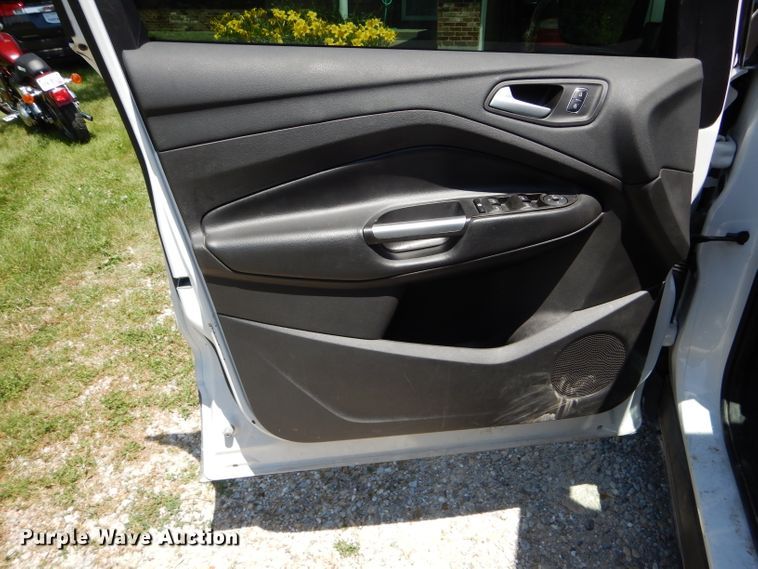 image for item DE8510 2017 Ford Escape SE SUV