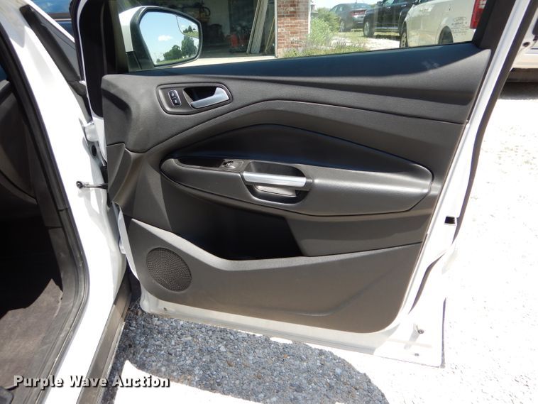 image for item DE8510 2017 Ford Escape SE SUV