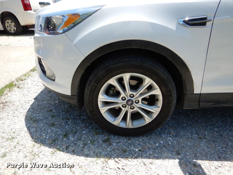 image for item DE8510 2017 Ford Escape SE SUV