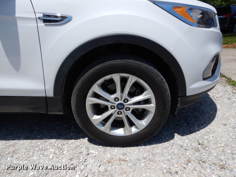 image for item DE8510 2017 Ford Escape SE SUV