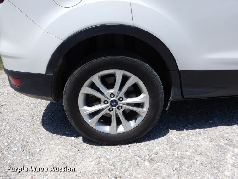 image for item DE8510 2017 Ford Escape SE SUV