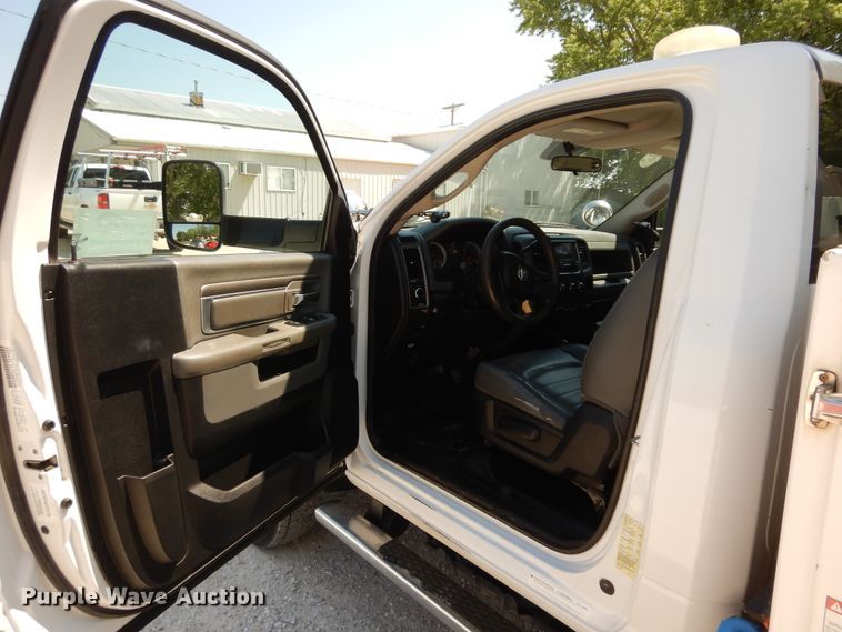 image for item DF6598 2013 Dodge Ram 5500 bucket truck