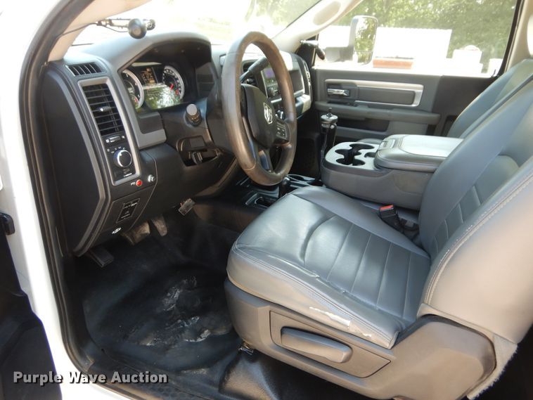 image for item DF6598 2013 Dodge Ram 5500 bucket truck