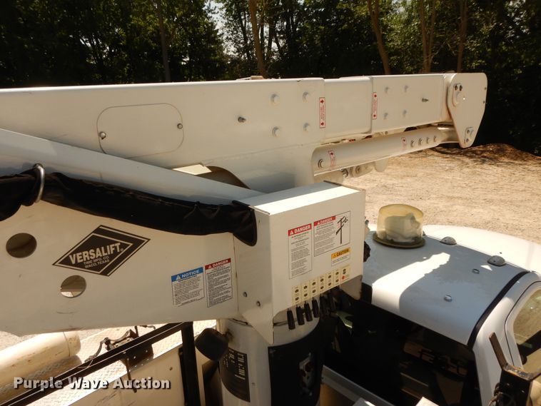 image for item DF6598 2013 Dodge Ram 5500 bucket truck